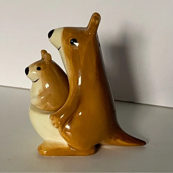 Vintage Salt Pepper Shakers Kangaroo Joey Pouch 2 Piece Kitsch Urban Outfitters - Picture 8 of 16